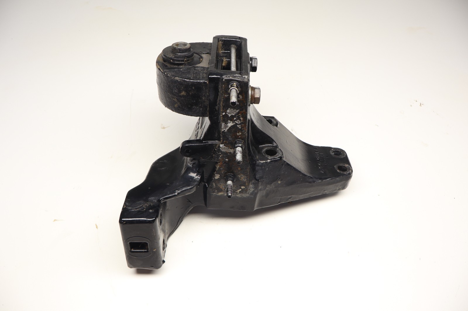 2023 PETERBILT 579 PACCAR RIGHT CAB MOUNT BRACKET A85-6136R