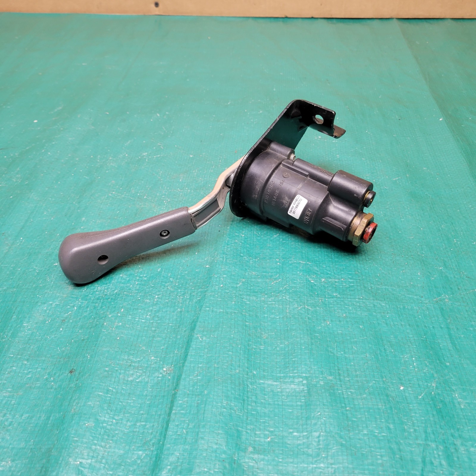 Meritor Wabco Hand Control Valve OEM 9617990070 N30103FC