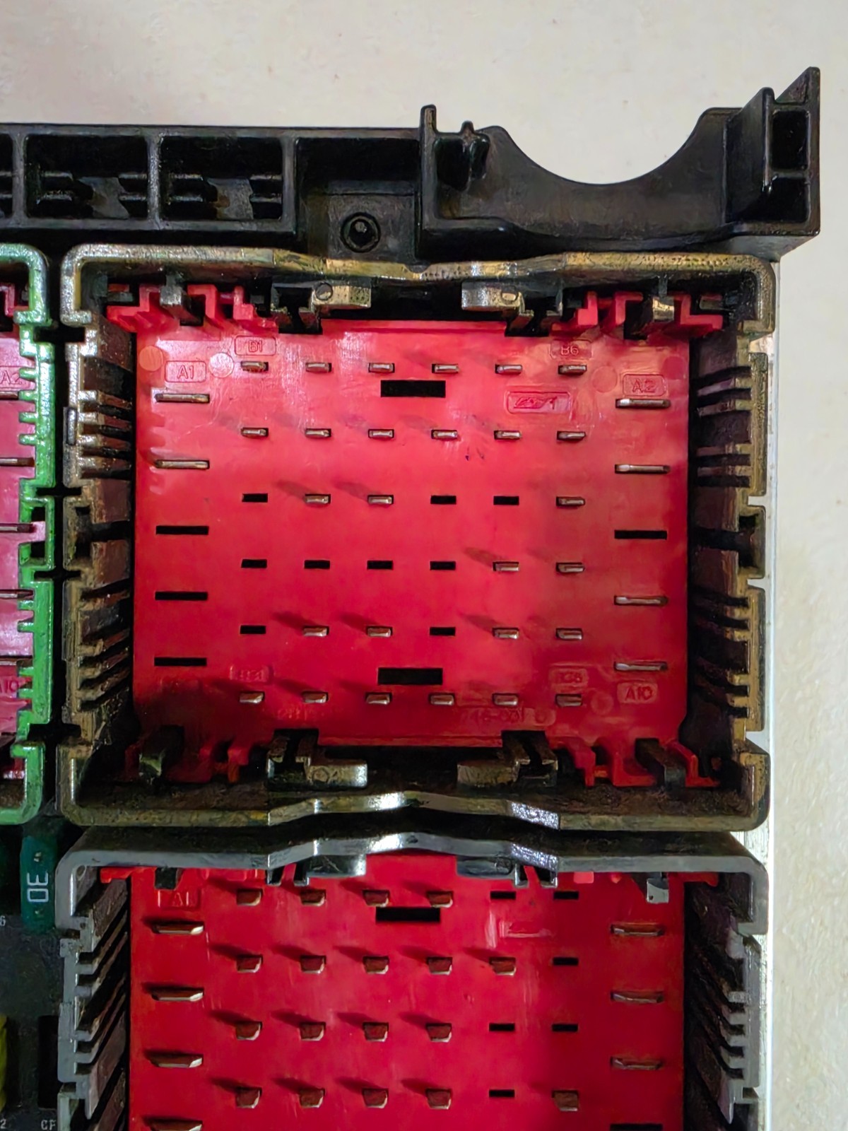 Kenworth T680 PACCAR Fuse Box P27-1147-0200 S53-1293-11E Cab PDC OEM