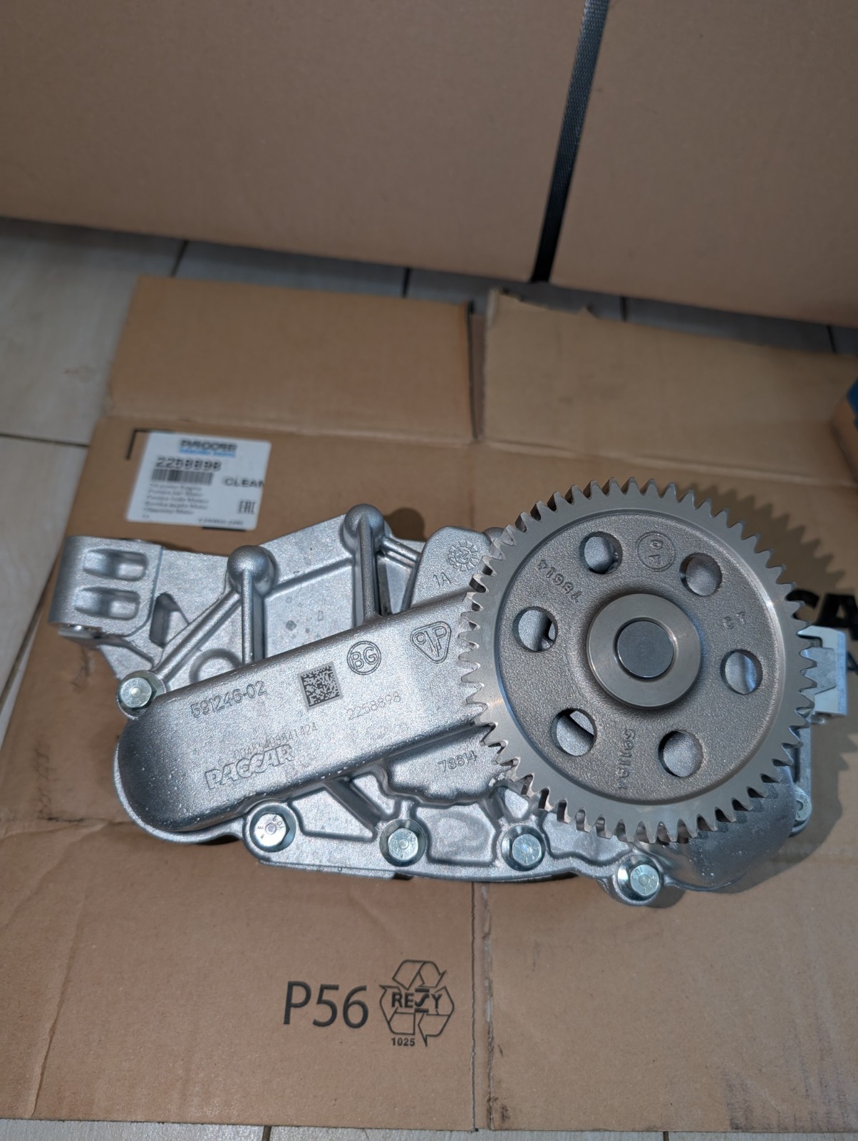 Genuine MX-13 EPA 21 Paccar 2258898 Oil Pump, Kenworth, Peterbilt