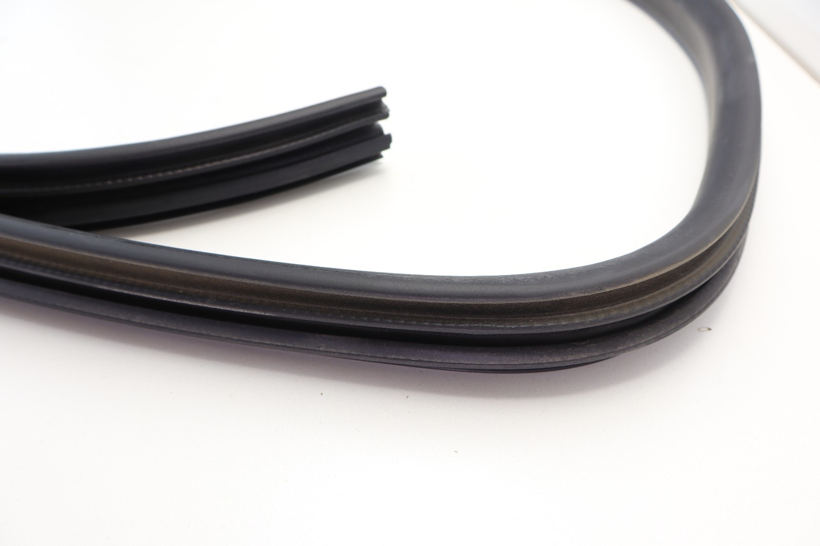2022 PETERBILT 579 PACCAR RIGHT CAB DOOR WEATHER STRIP SEAL OEM