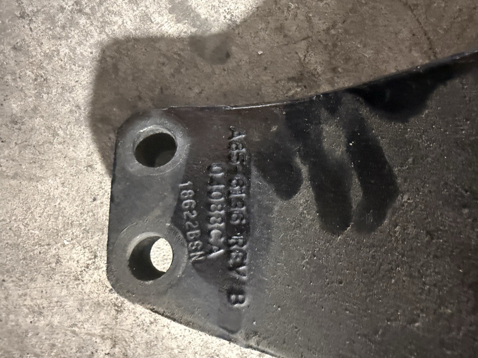 PACCAR FRONT CAB SUPPORT BRACKET LH A85 6136 (28)