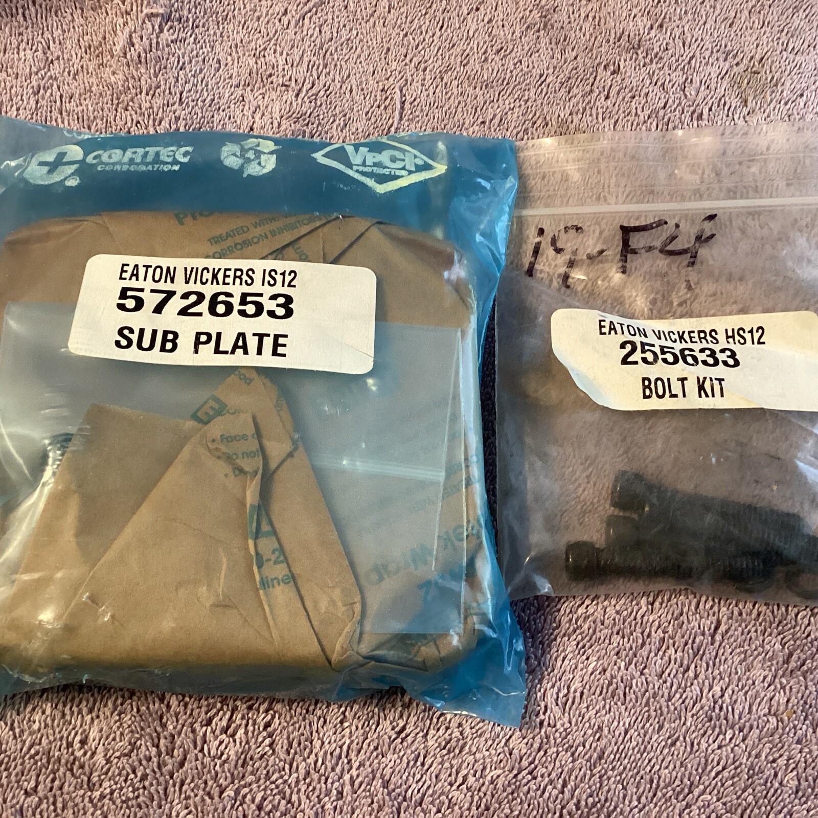 EATON / VICKERS…572653….Sub Plate Directional Valve Adapter….NEW 😀