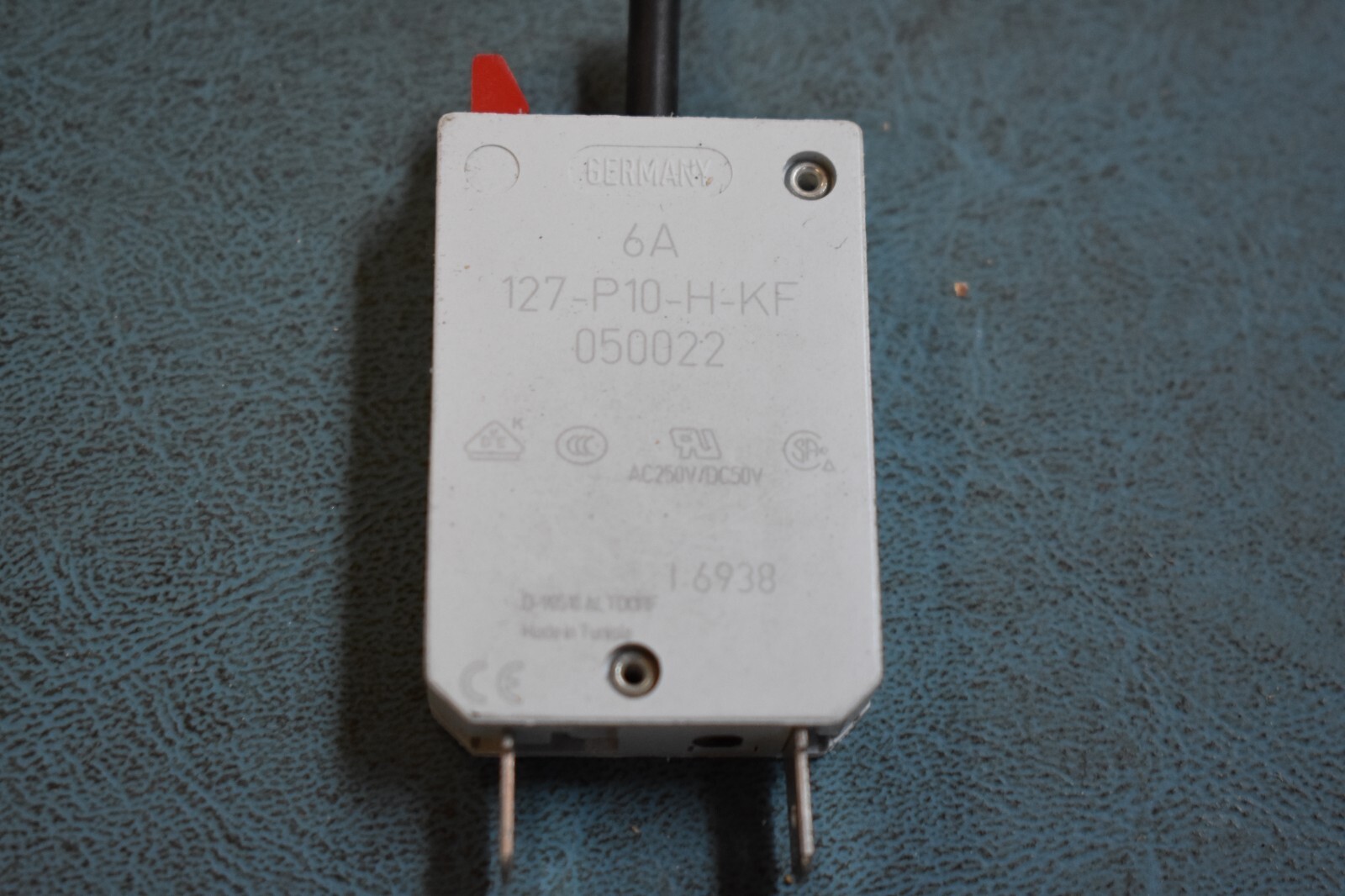 E-T-A ETA 127-P10-H-KF-6A 250V AC 28V DC Circuit Breaker Resettable 6 Amp NOS