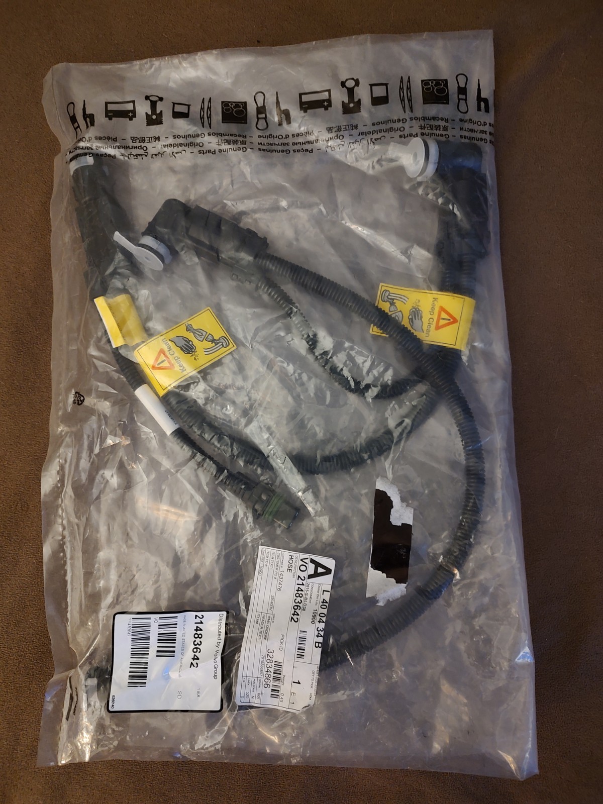 OEM Volvo DEF Hose 21483642 – NEW