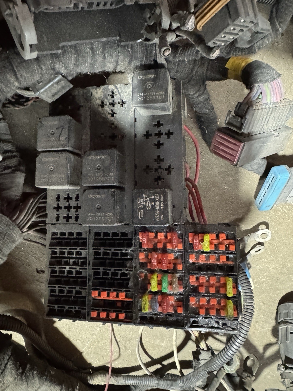 International DT466E Allison 2000 Series Engine Fuse Box / W Harness