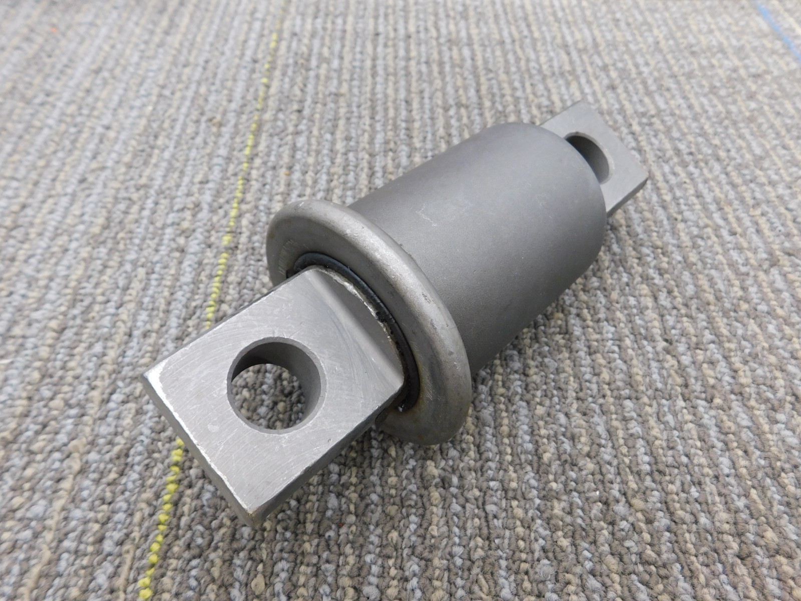NEW PACCAR P52296 BUSHING-RUBBER CAN W/ANTI BUJE LAL TA 880230 PAT 6430774