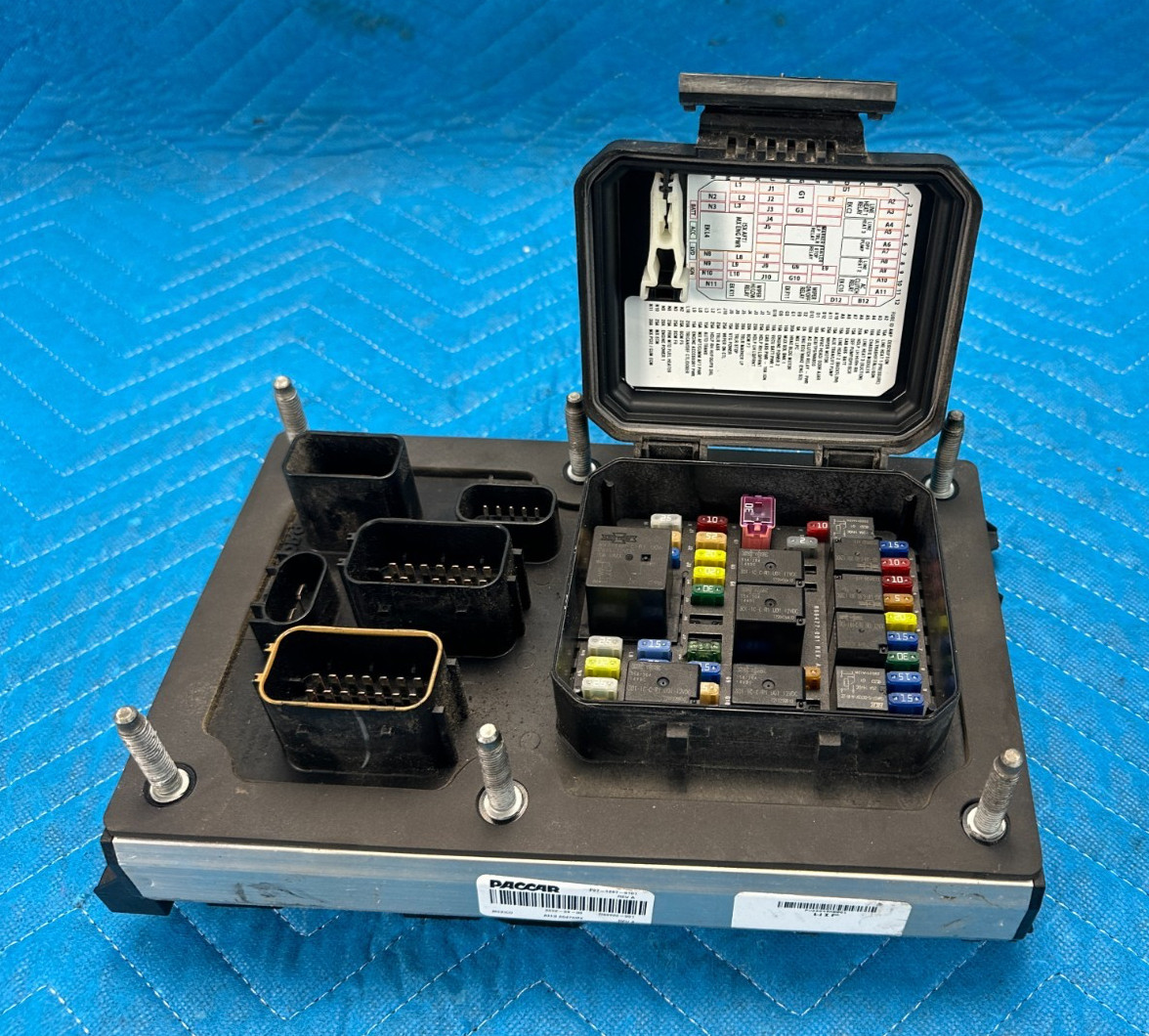 Kenworth T680 Paccar Fuse Box Assembly P27-1297-0101 2023 OEM