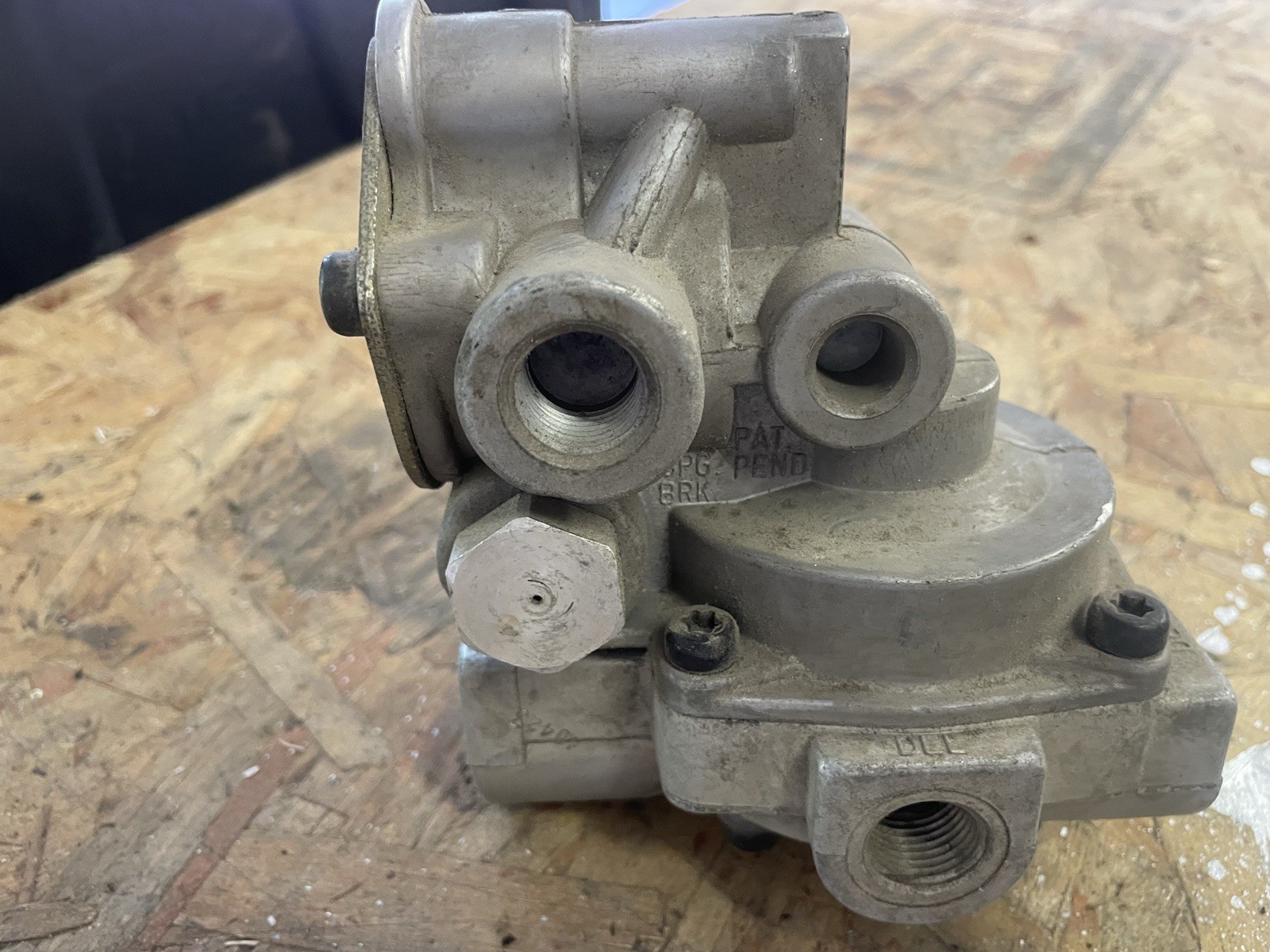 BERG SEMI TRAILER AIR VALVE REMANUFACTURED