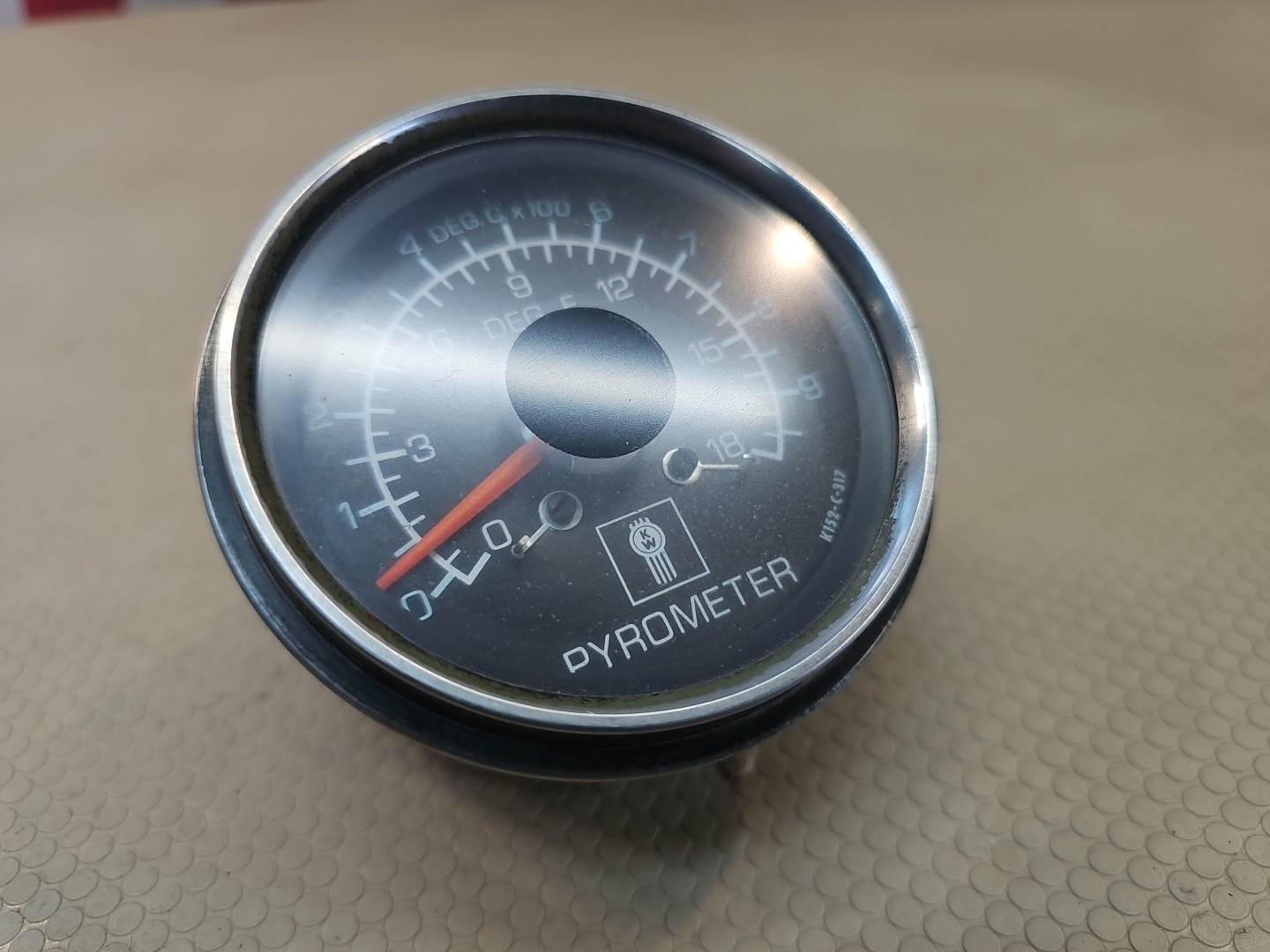 PACCAR OEM KENWORTH W900B 3″ PYROMETER GAUGE 0 – 1800°F w/ LOGO ~ K152-317