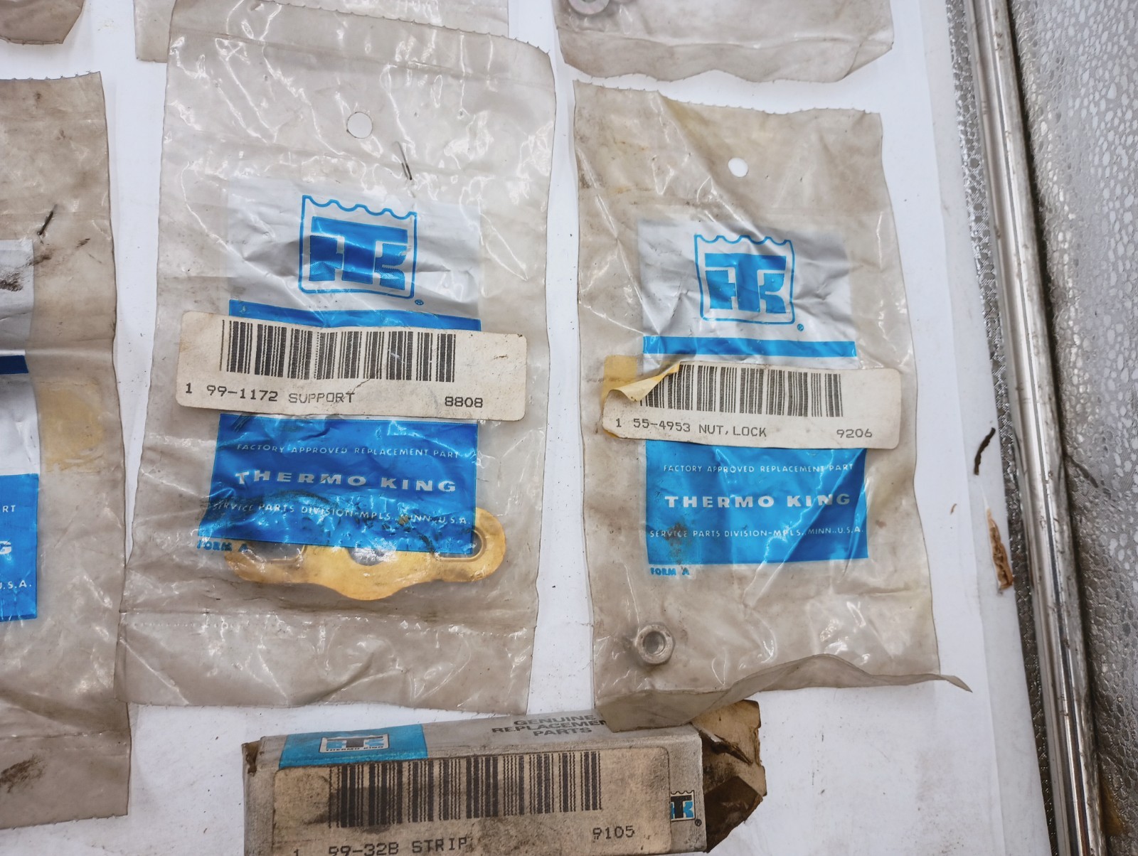 (88) PIECE LOT OF GENUINE OEM THERMO KING ASSORTED PARTS HOUR METER THERMOSTAT