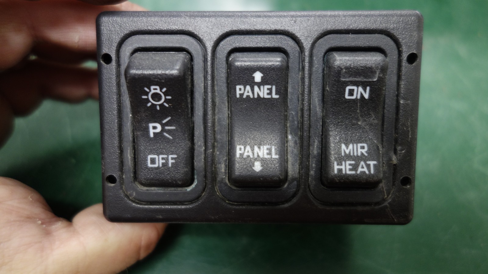 International Three Switch Panel 3582062c1