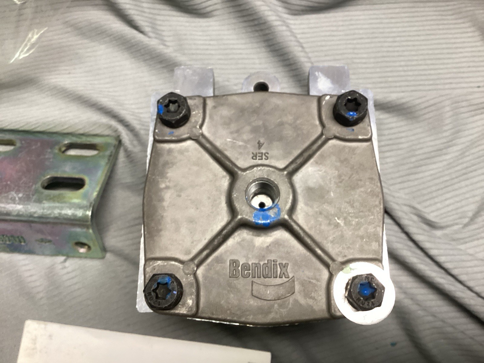 Volvo Truck Bendix 21103023 Relay Valve