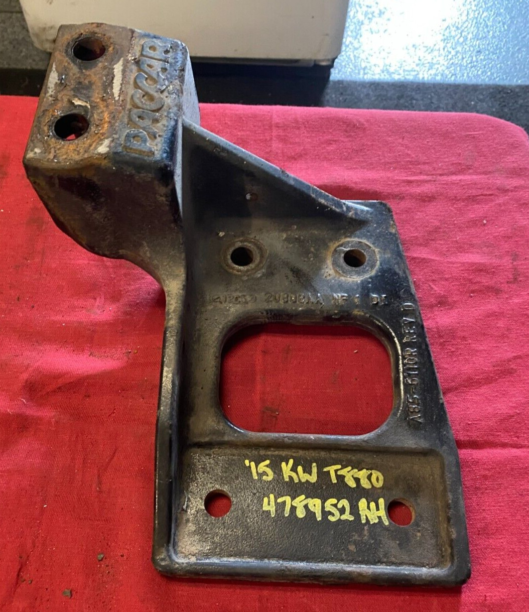 PACCAR Kenworth T680 cab mount bracket A85-6110R PASSENGER RH