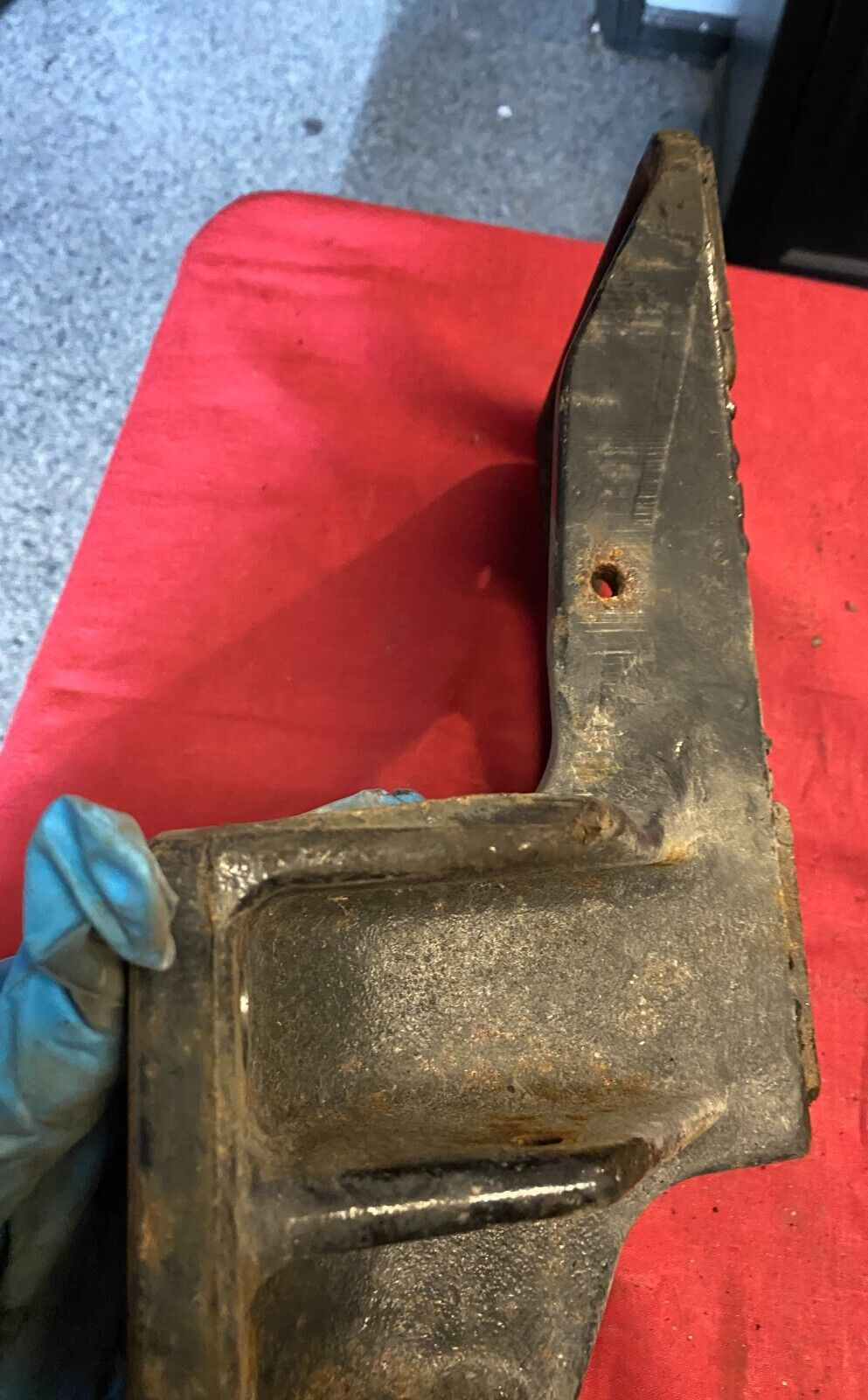 PACCAR Kenworth T680 cab mount bracket A85-6110R PASSENGER RH