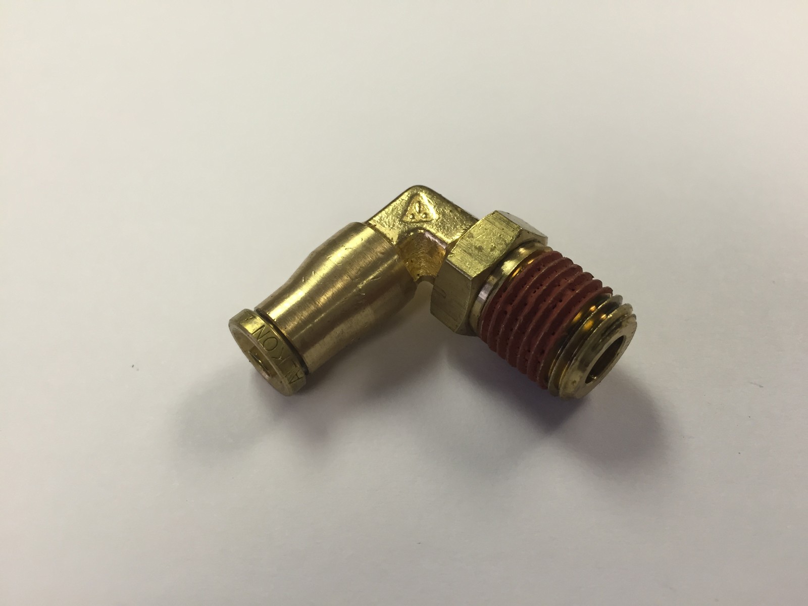 AQ69-DOTS-4X4 – Alkon Brass DOT swivel 90 fitting – 1/4″ PTC air line x 1/4″ NPT