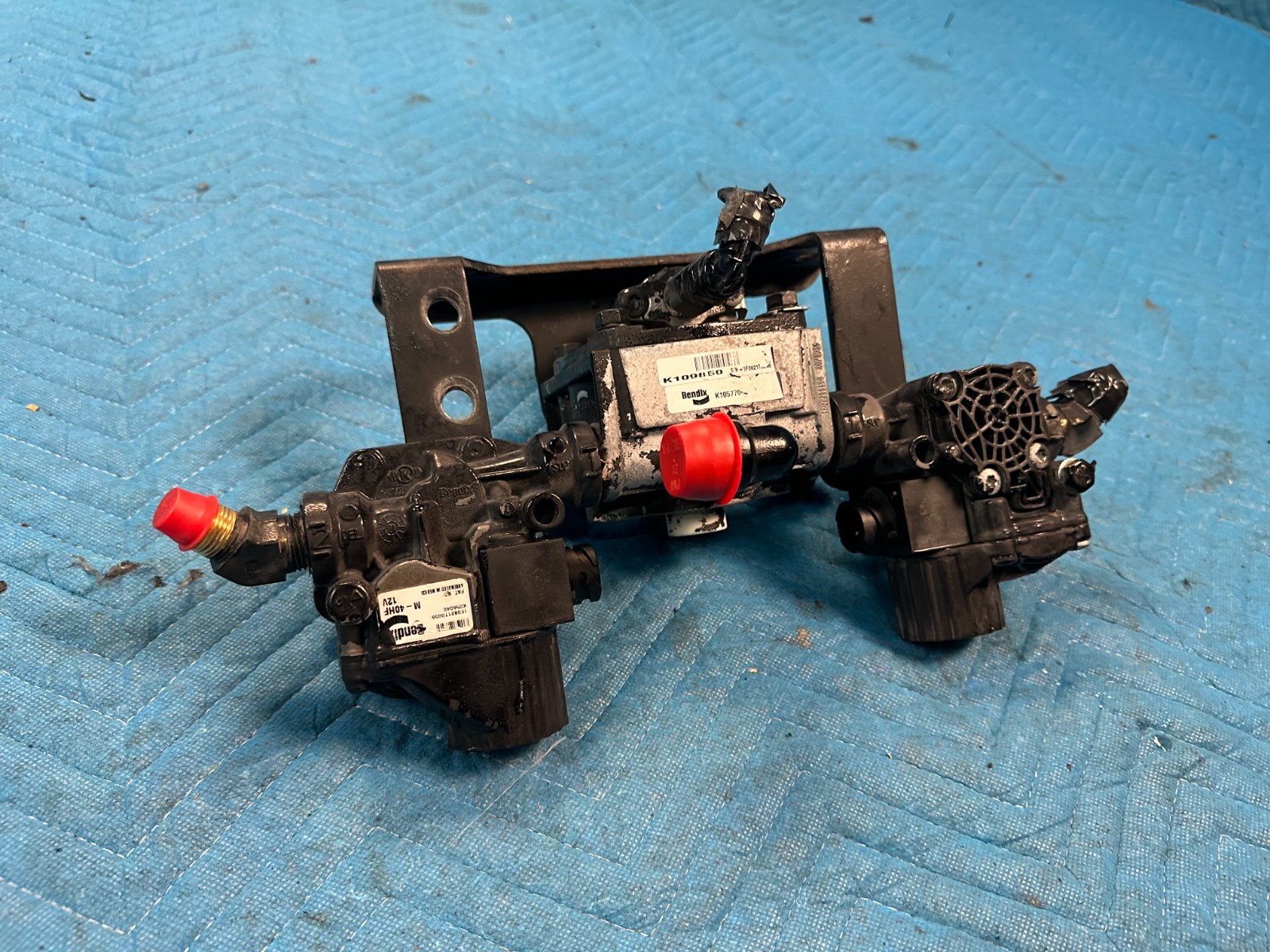 OEM Kenworth T680 Bendix Air Brake Relay Valve+2 M-40HF & Bracket 2022