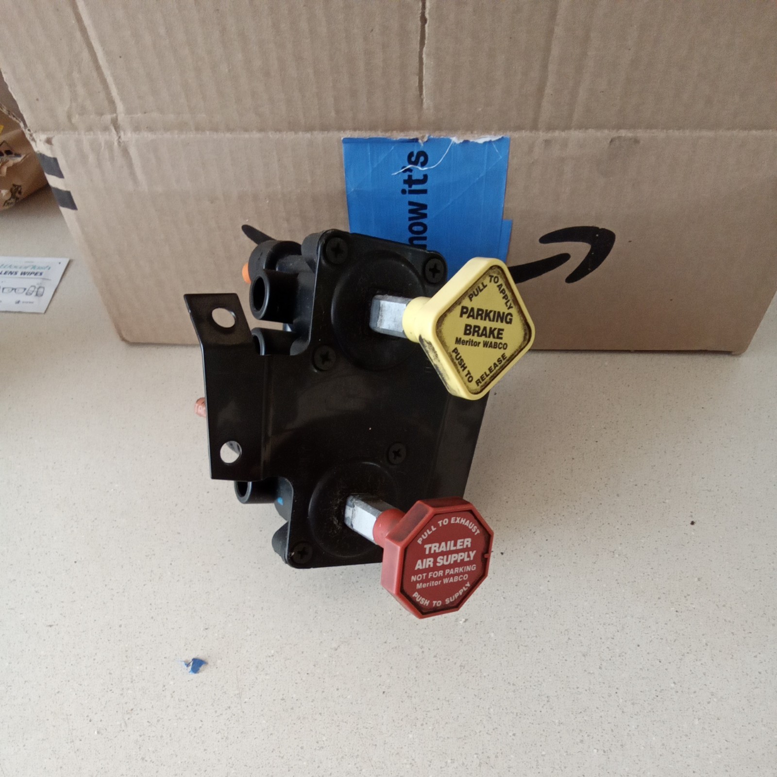 Dash air brake Valve for Volvo maritor wabco, RKN20619 used take out
