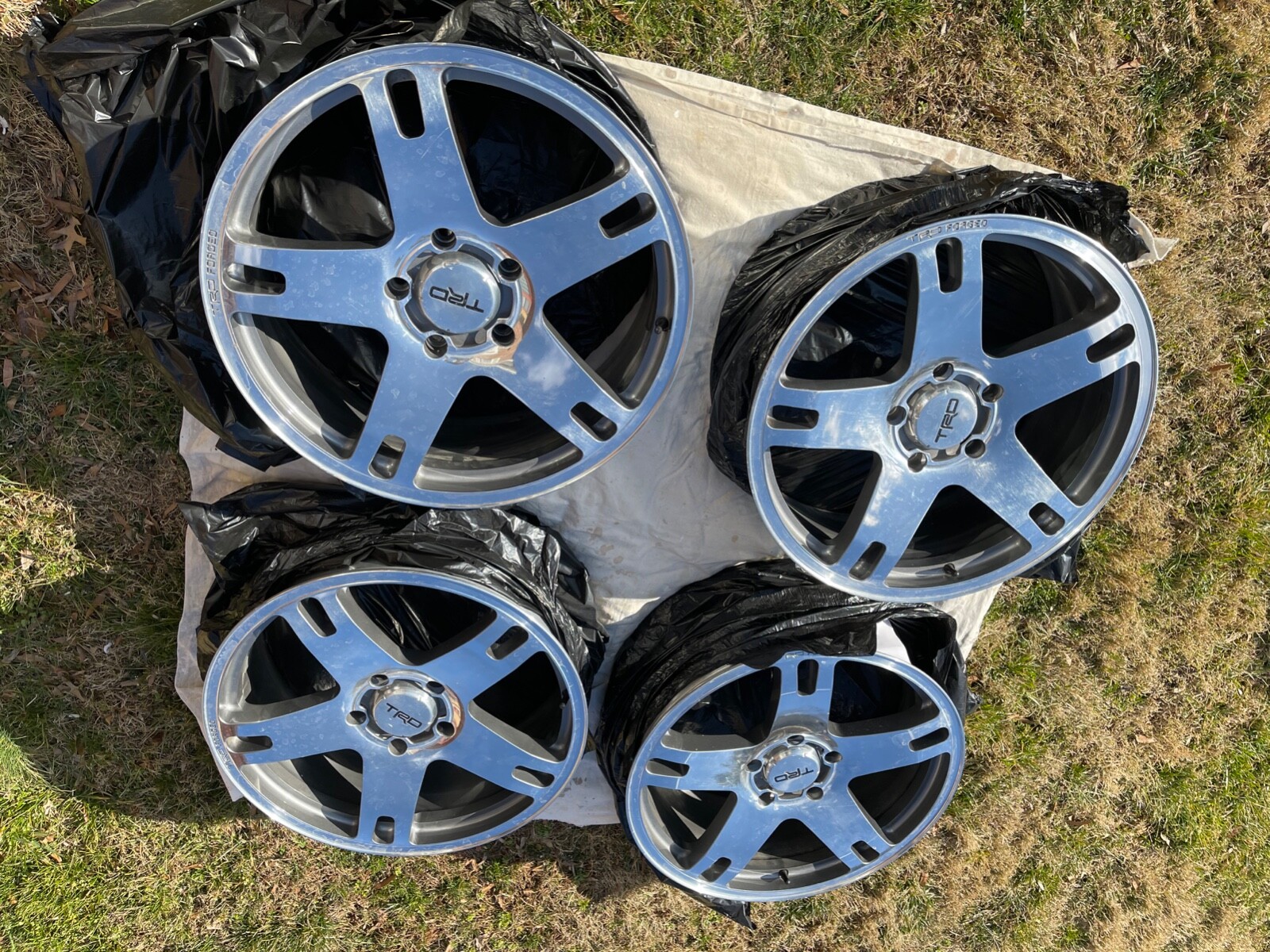 Nice Used 22” Toyota Tundra OEM TRD Wheel.
