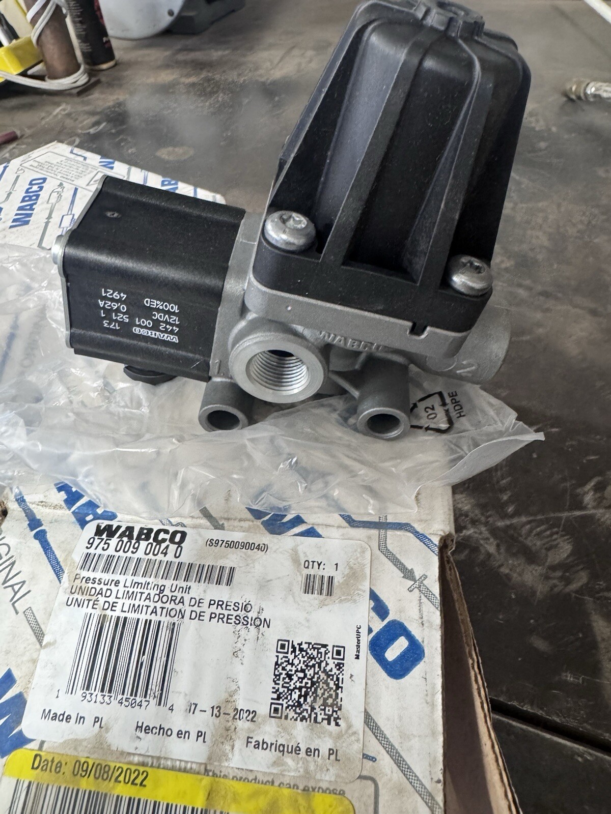 Wabco 975 009 0040 Pressure Limiting Valve 12 Volt Positive/ 9750090040