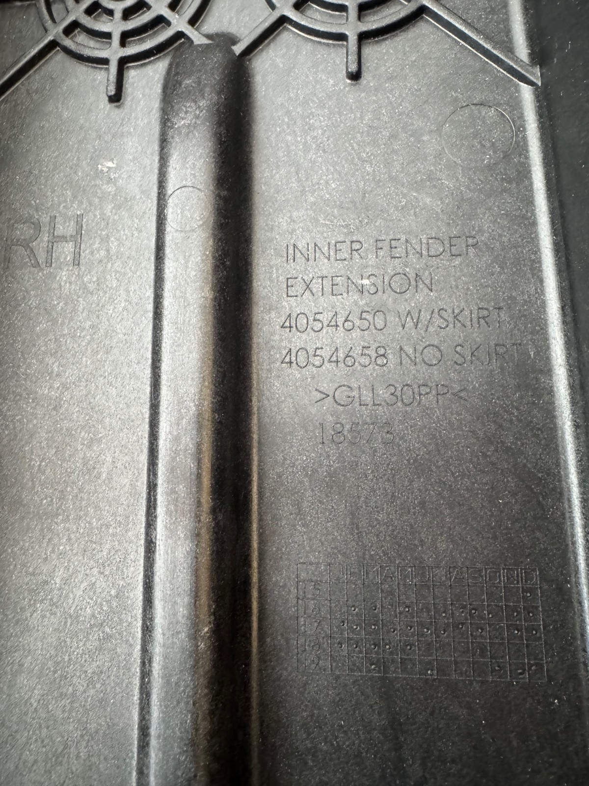 NAVISTAR PDC EXTENSION, FRONT FENDER R W/CU 4054650C3