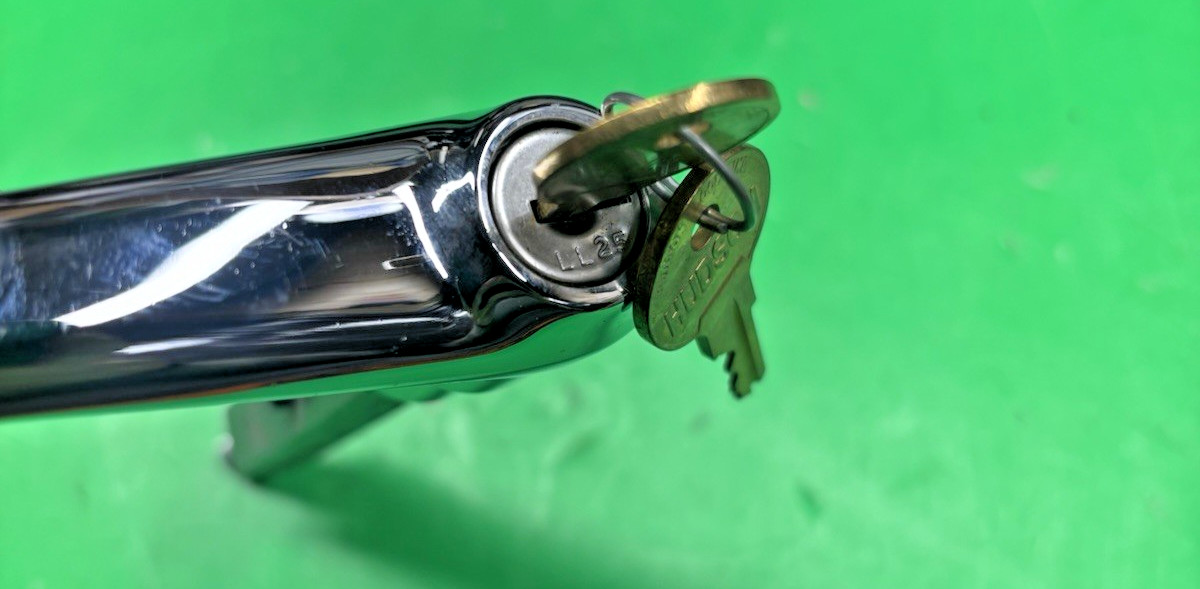 BLUE BIRD 1062132 CHROME LOCKING DOOR HANDLE WITH 2 KEYS🔑FREE SHIPPING🔑