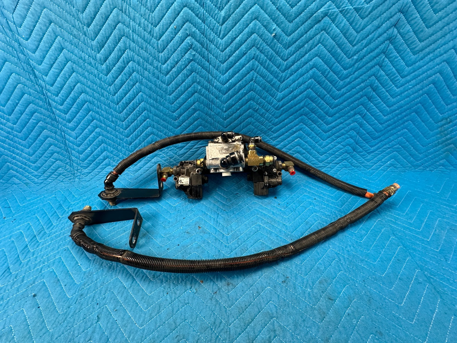 Kenworth T680 Paccar Bendix ABS Brake Traction Valve w/Bracket & Tubes 2023 OEM