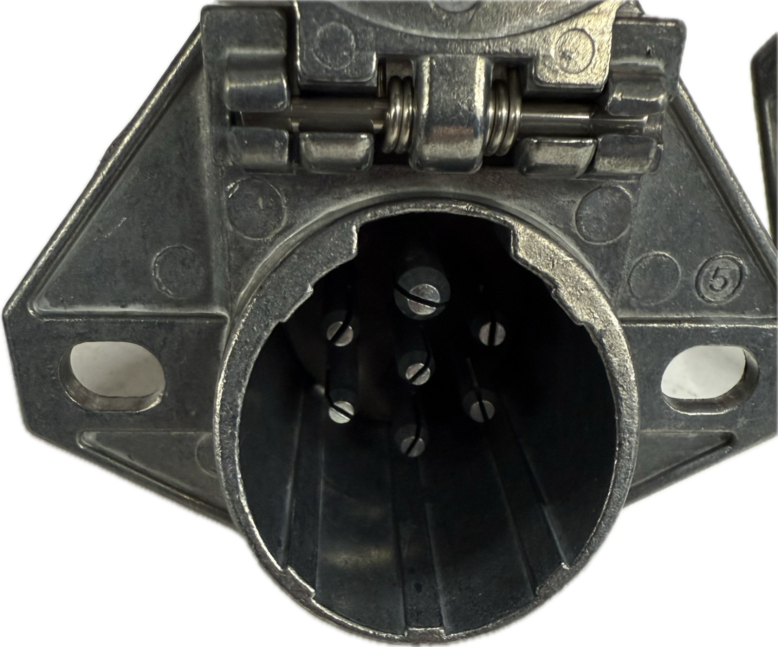 PHILLIPS 15-720 7-WAY SOCKET PLUG CONNECTOR 2 HOLE MOUNT ZINC LOT OF 2 NEW