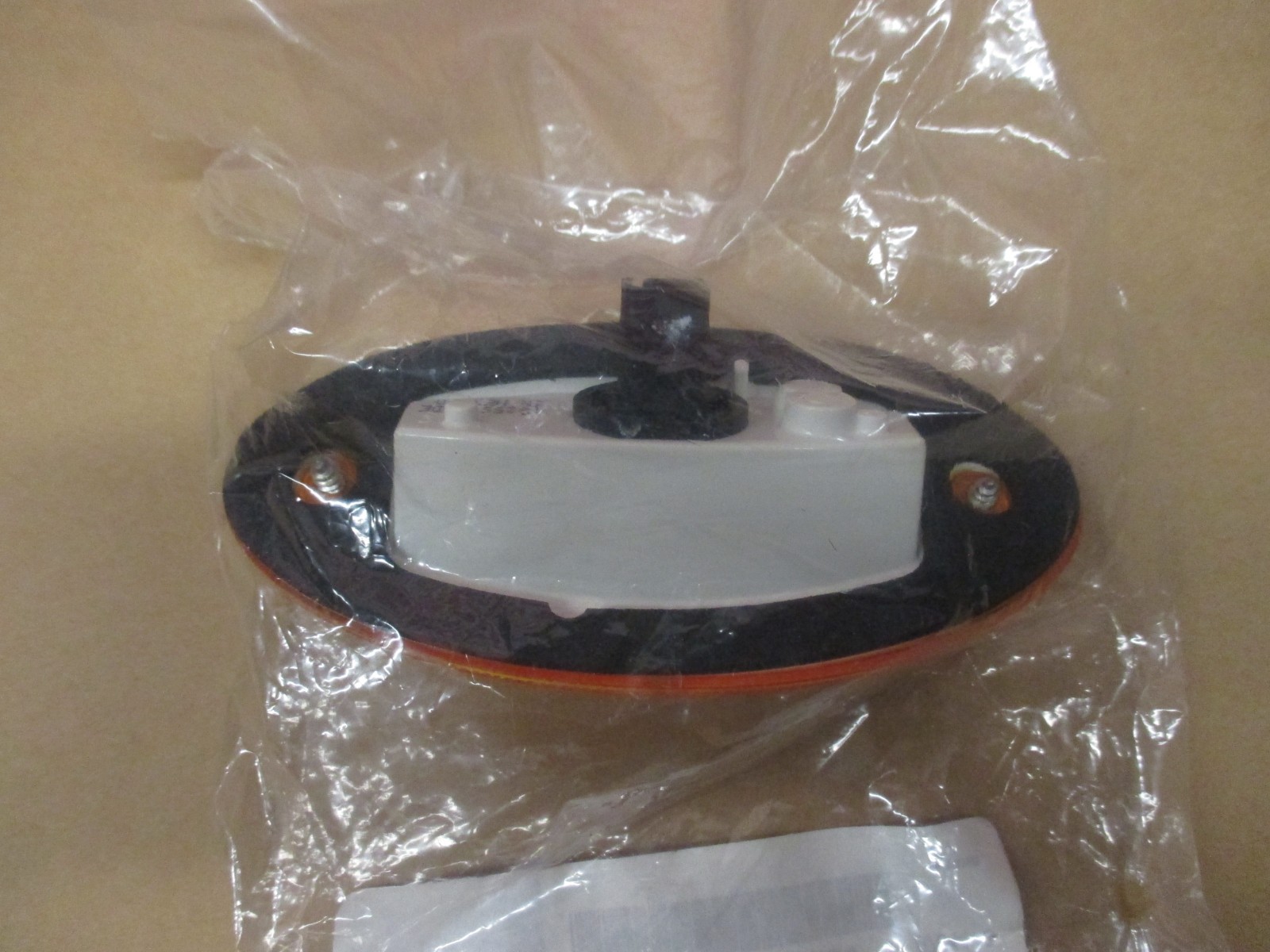 INTERNATIONAL 3524553C94 AMBER CLEARANCE / MARKER LIGHT NEW