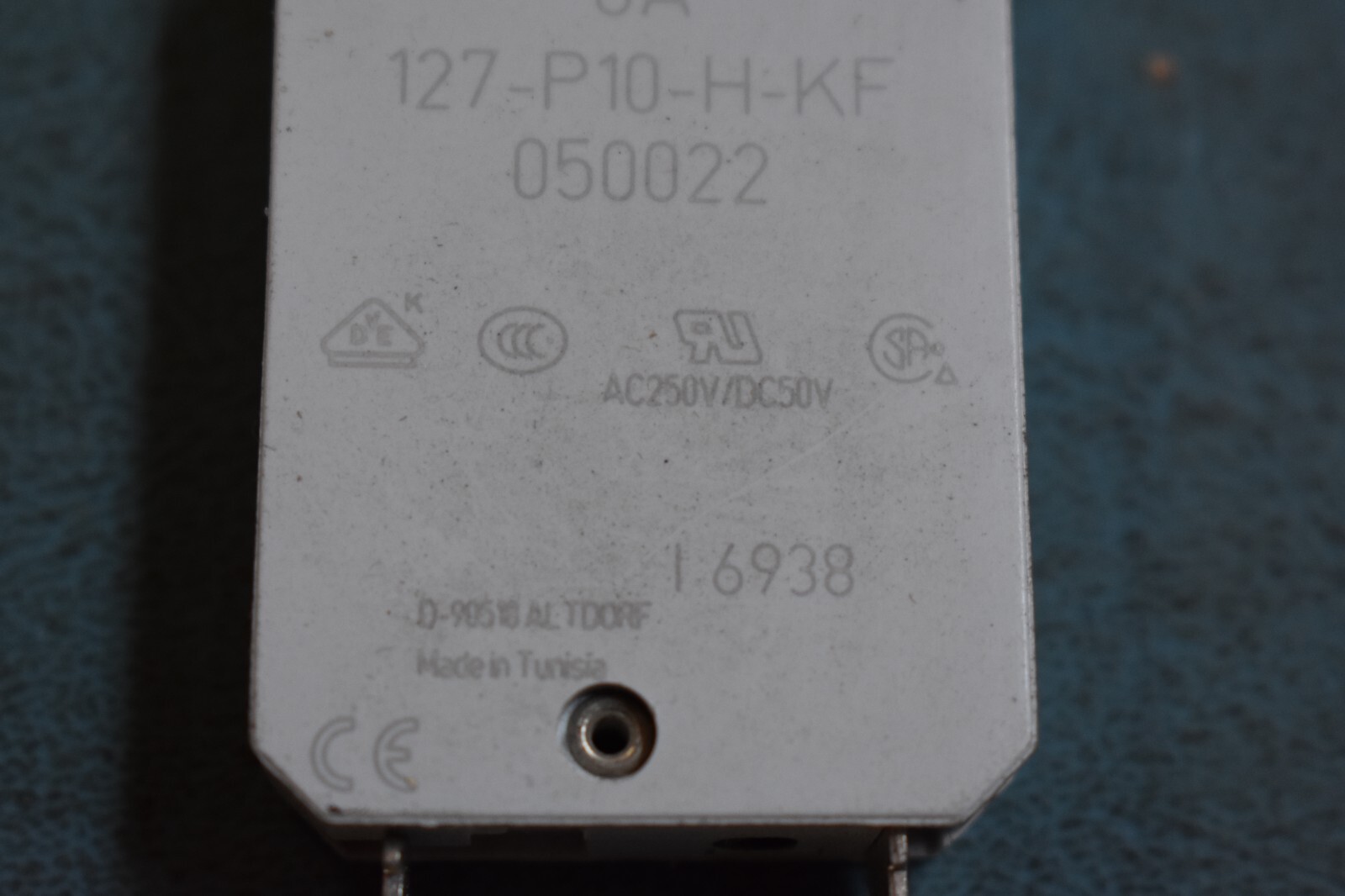 E-T-A ETA 127-P10-H-KF-6A 250V AC 28V DC Circuit Breaker Resettable 6 Amp NOS