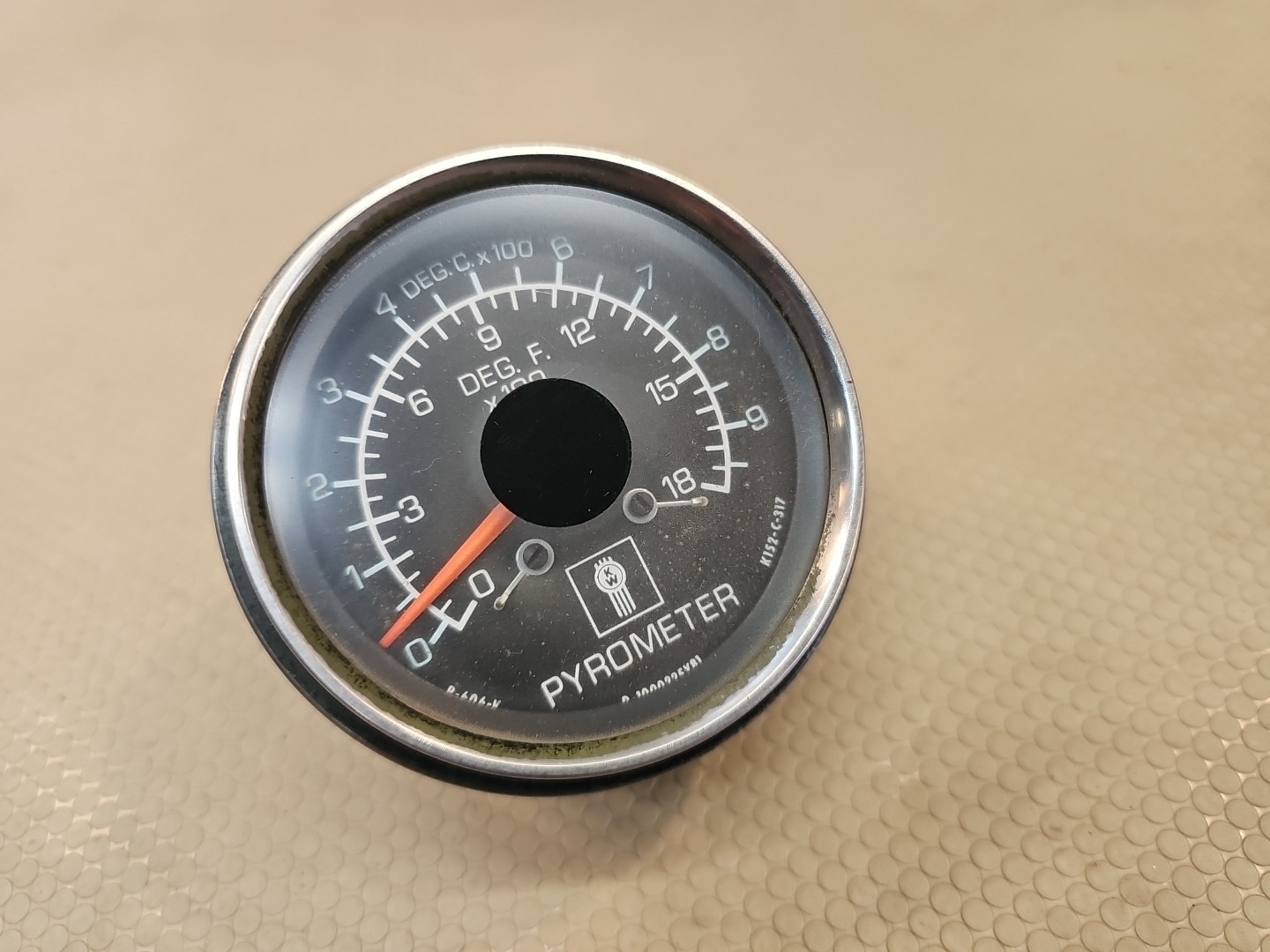 PACCAR OEM KENWORTH W900B 3″ PYROMETER GAUGE 0 – 1800°F w/ LOGO ~ K152-317