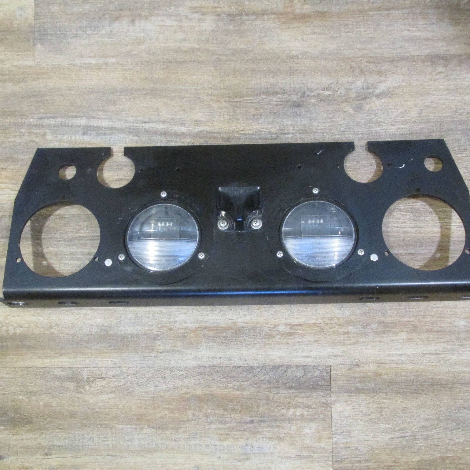 PACCAR A11-2264A TAIL LIGHT PANEL ASSEMBLY WITH GROTE BACK UP & LICENSE LIGHTS