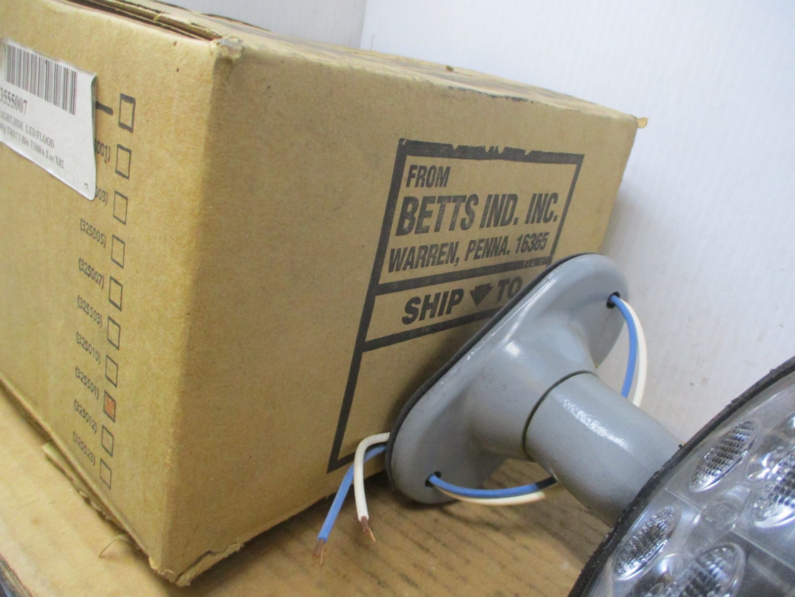Betts LED Flood Lamp Asembly 325501