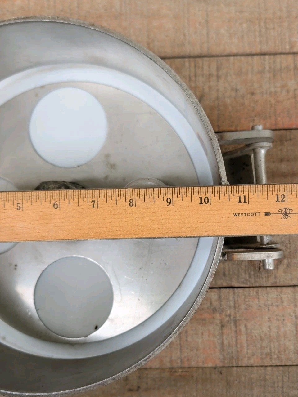 Betts 10-1/2″ Center Transport Tank Hatchway