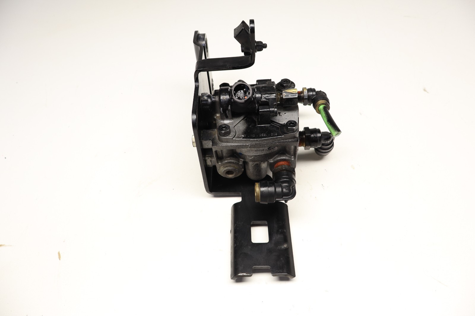 2023 PETERBILT 579 BENDIX AIR BRAKE RELAY TRACTION VALVE W BRACKET K070684