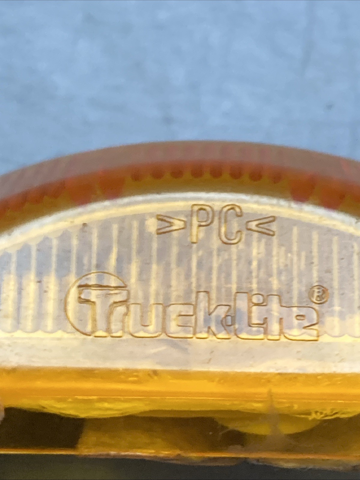 New Genuine Truck-Lite 15206 Model 15 Amber Lamp