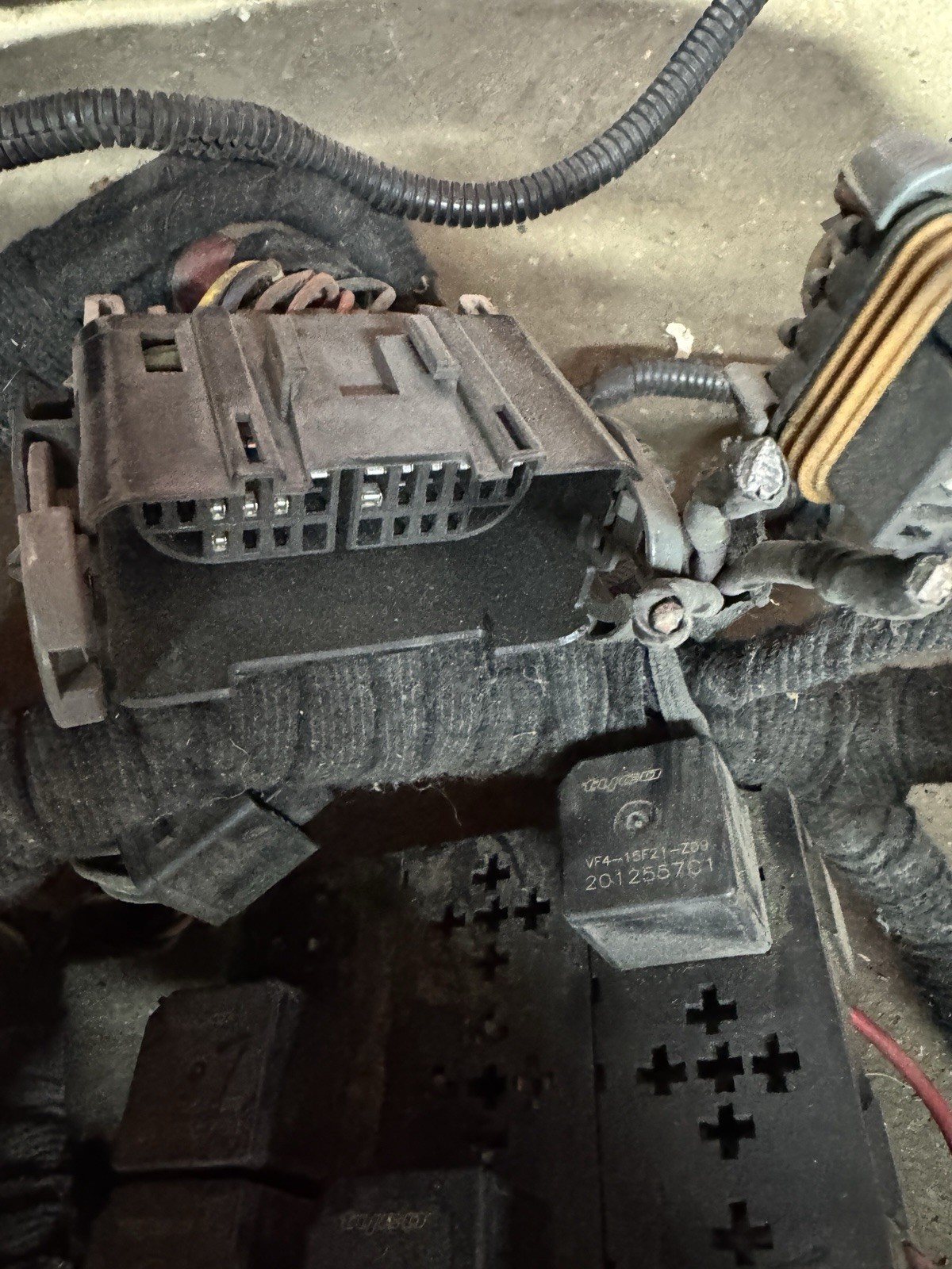 International DT466E Allison 2000 Series Engine Fuse Box / W Harness