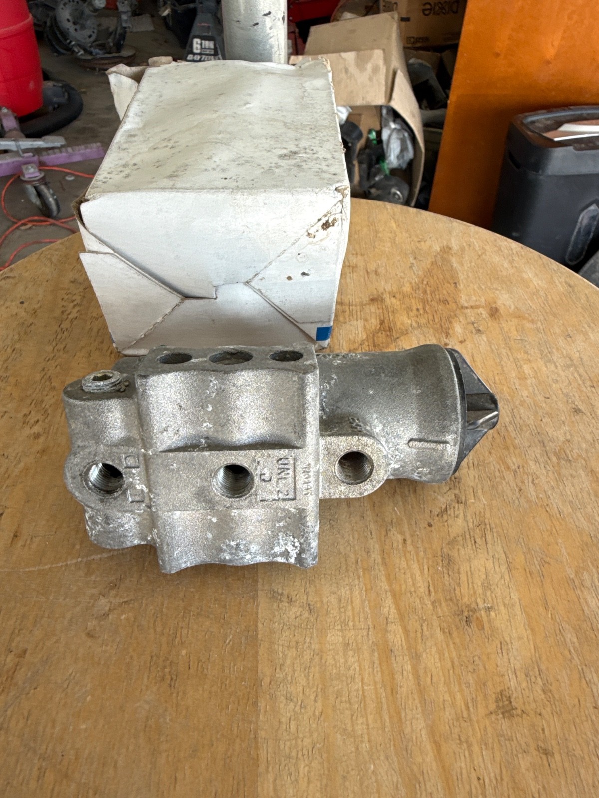Bendix D-2 Reman Air Governor Valve OEM Part # OR275491X – Free Shipping