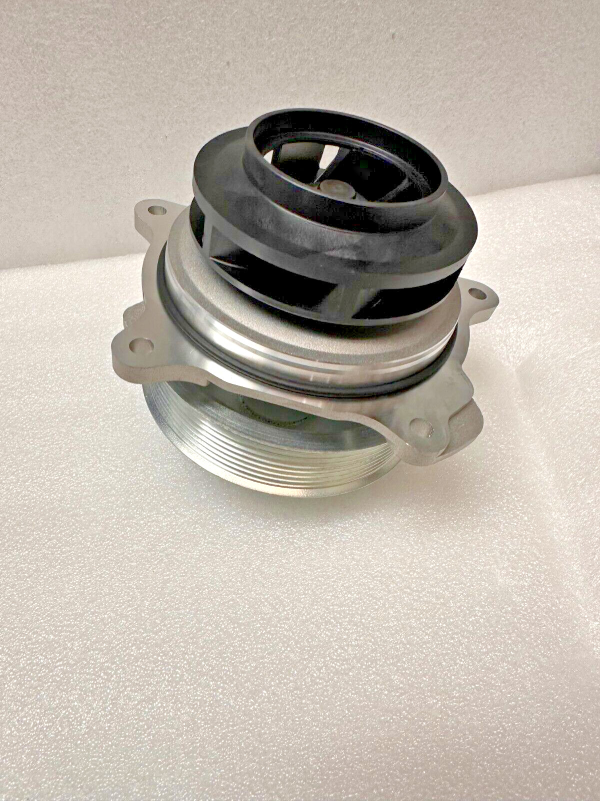 KENWORTH PACCAR MX-13 coolant pump, single speed 2042162PE made in GERMANY
