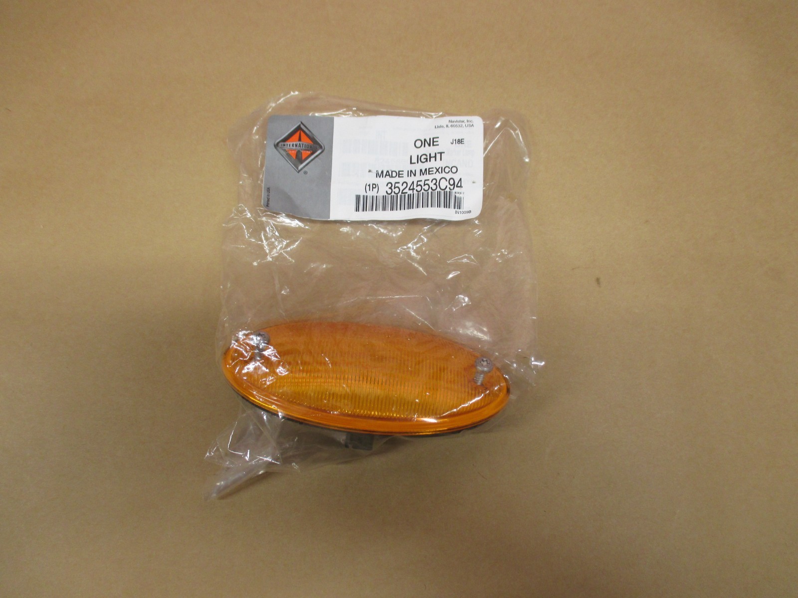 INTERNATIONAL 3524553C94 AMBER CLEARANCE / MARKER LIGHT NEW