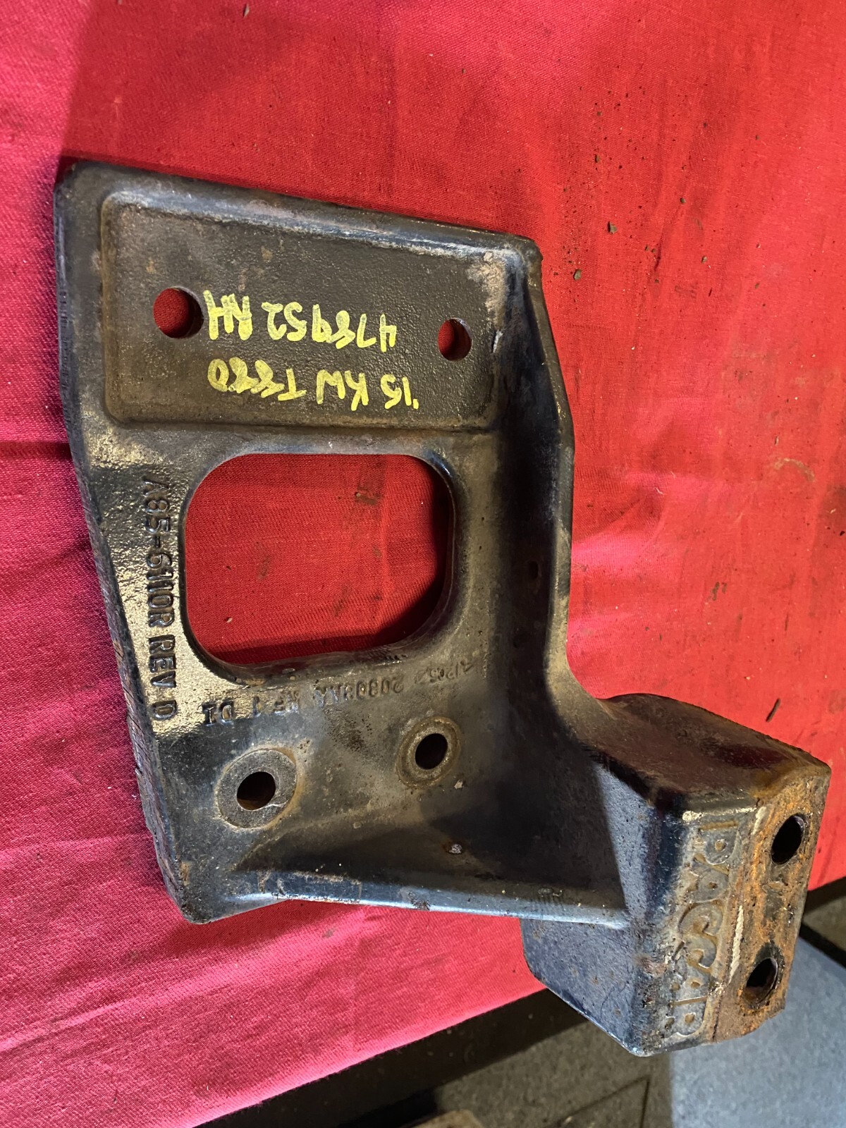 PACCAR Kenworth T680 cab mount bracket A85-6110R PASSENGER RH