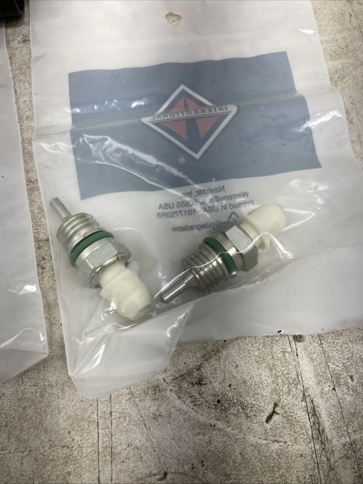 Genuine International HVAC Thermister Kit 2606229C92 (New Old Stock)
