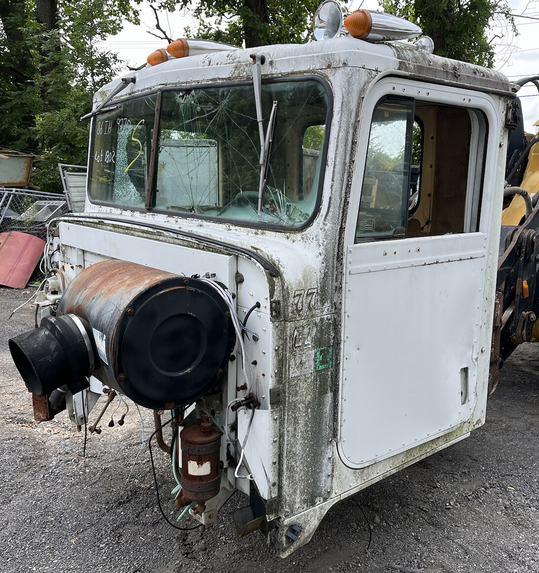 International 9300 Cab Semi Road Tractor Doors Dash Column