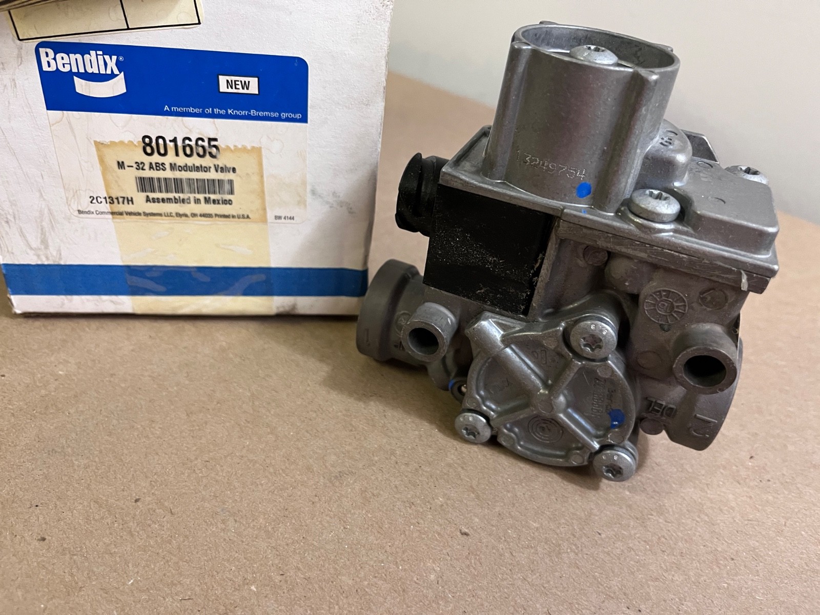 Genuine Bendix 801665 Bendix ABS Modulator Valve Bendix M-32 ABS Modulator Valve