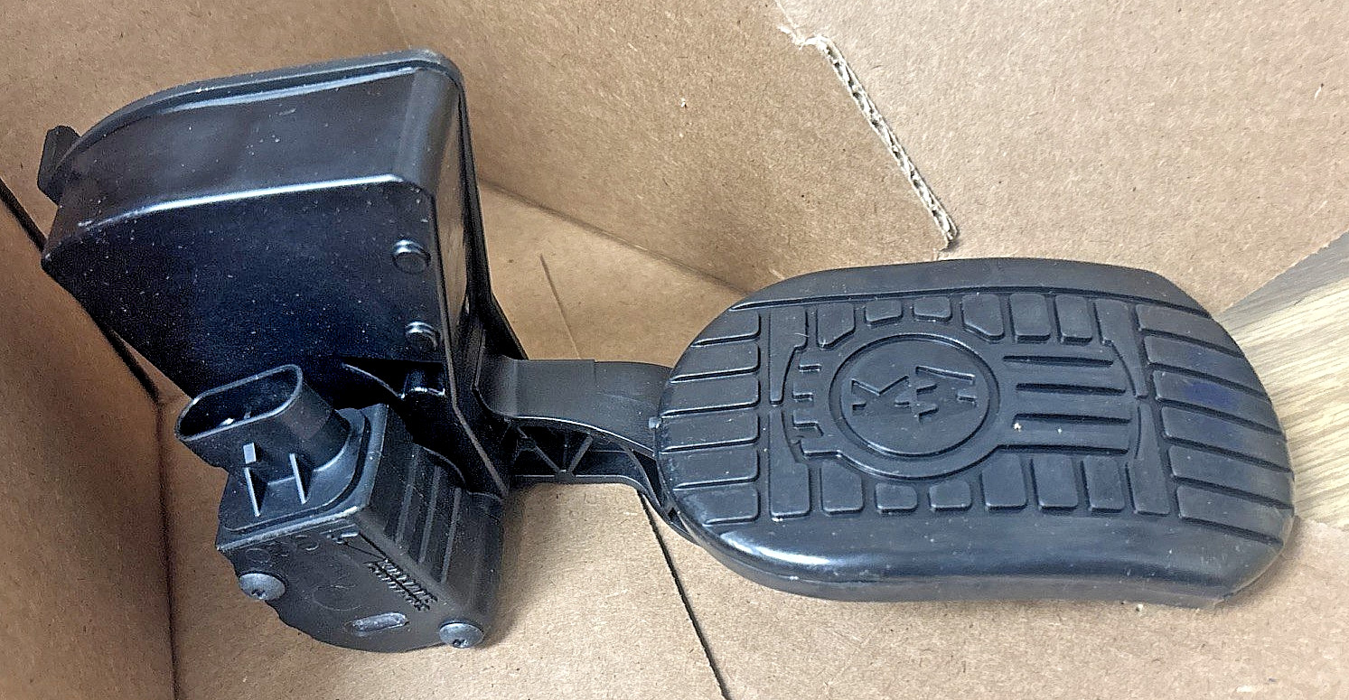 ~NEW GENUINE PACCAR OEM ELECTRIC THROTTLE ACCELERATION PEDAL ASSEMBLY ~ S21-1022