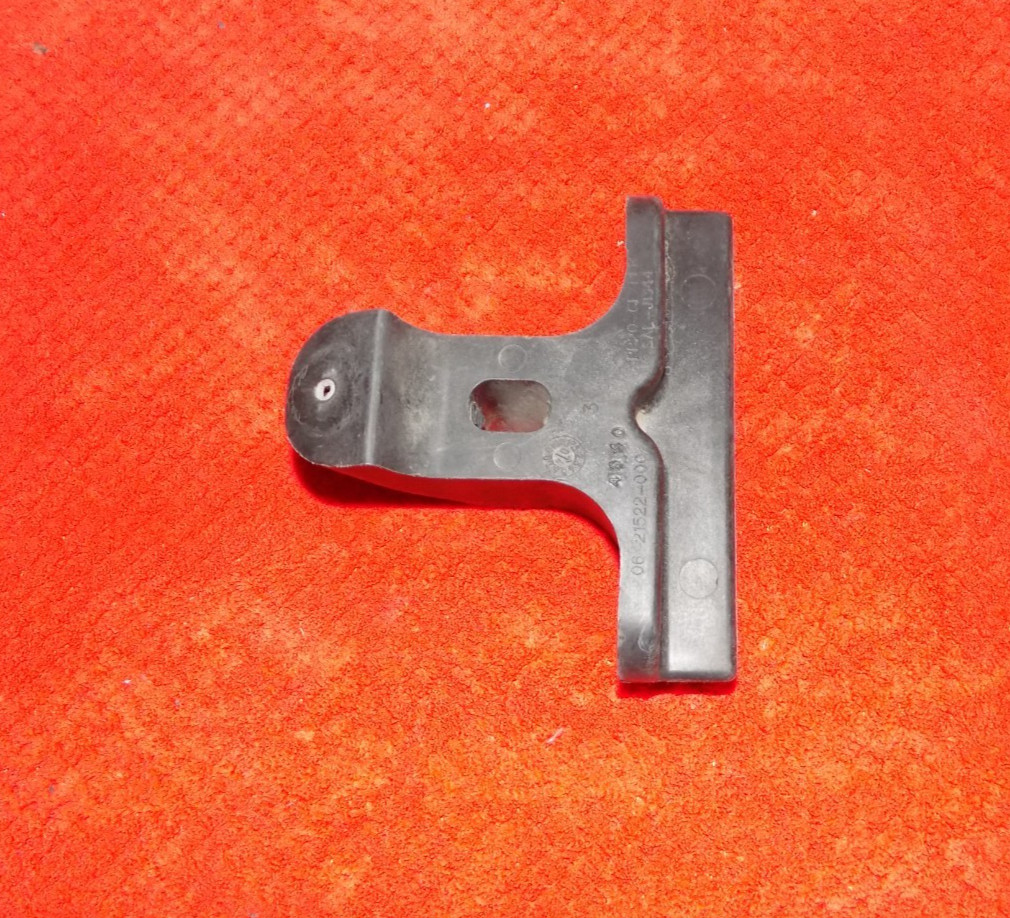 GENUINE FREIGHTLINER 06-21522-000 Battery Tray Retainer