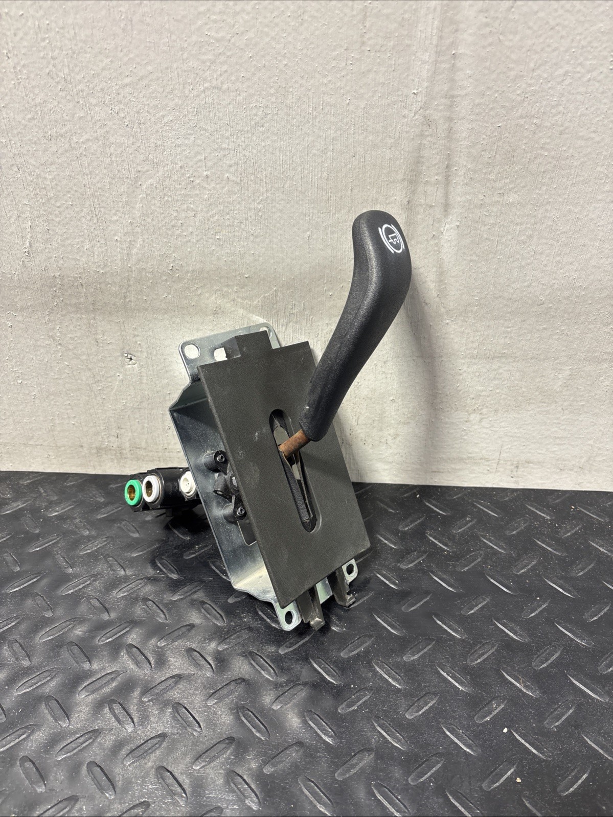 Volvo VNL Bendix Trailer Brake Valve 7267413