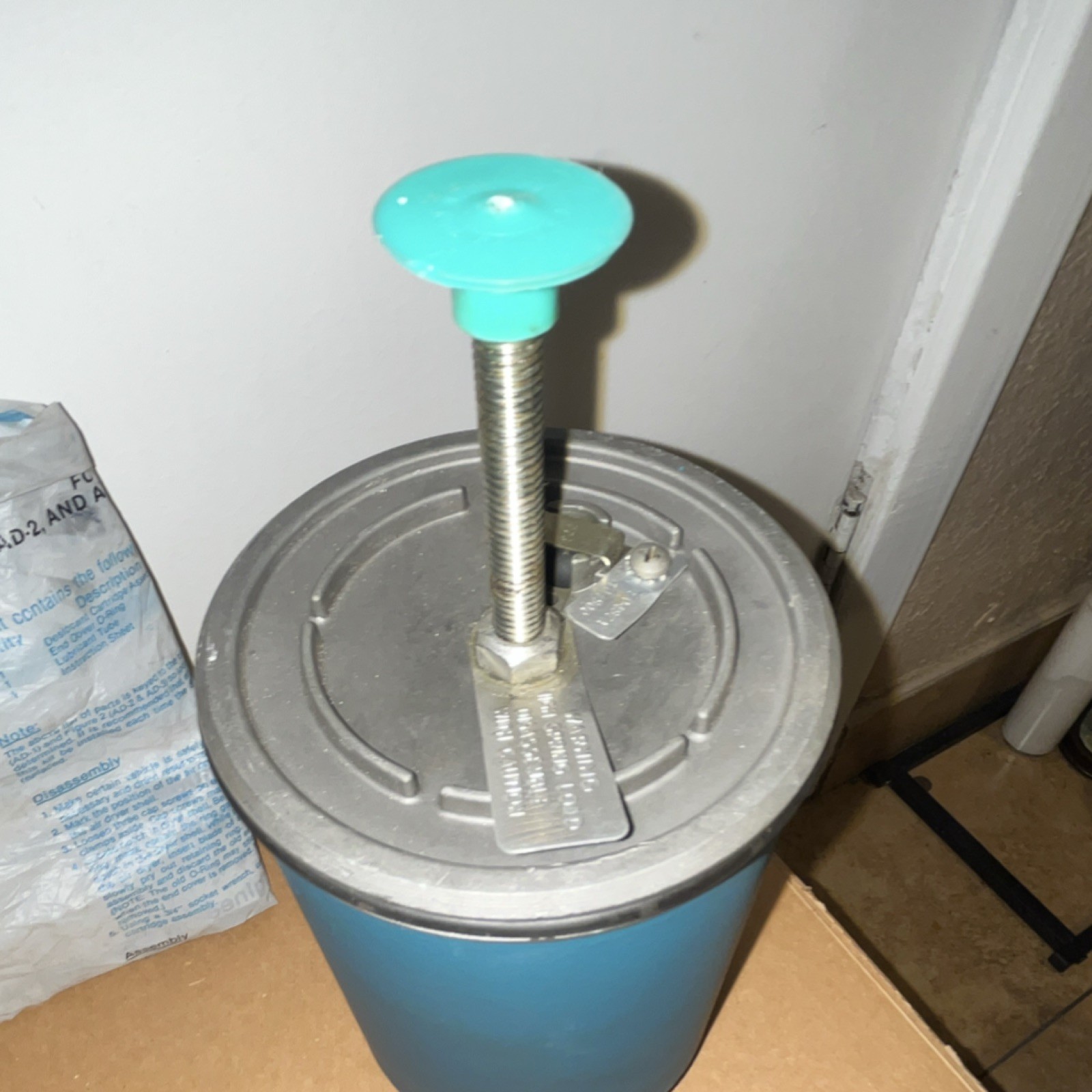 Bendix Heavy Vehicle Systems Group 101900 Reman Desiccant Cartridge.