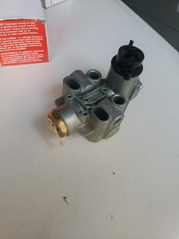 IMXGTA-90554241, Leveling Valve for HD Truck Trailer Parts