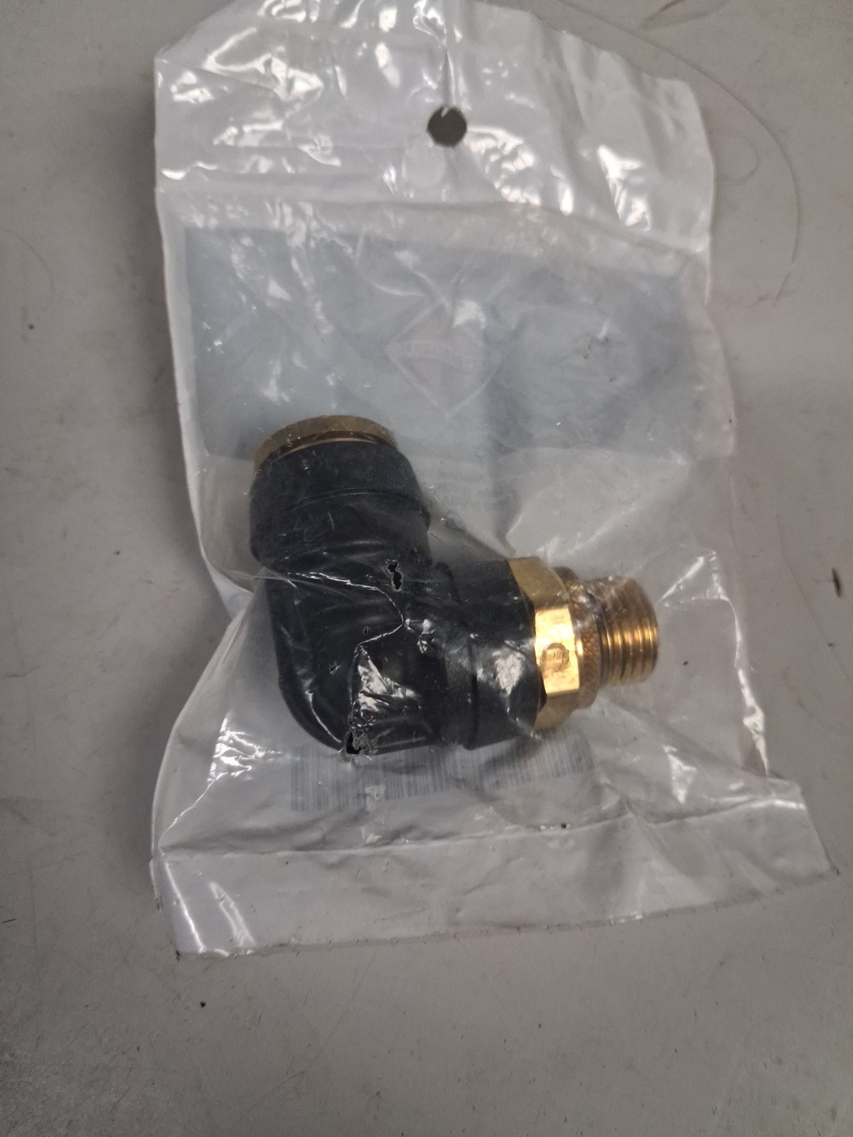 NAVISTAR PDC ELBOW, 90 DEGREE 5/8 INCH PTC 7104336C1